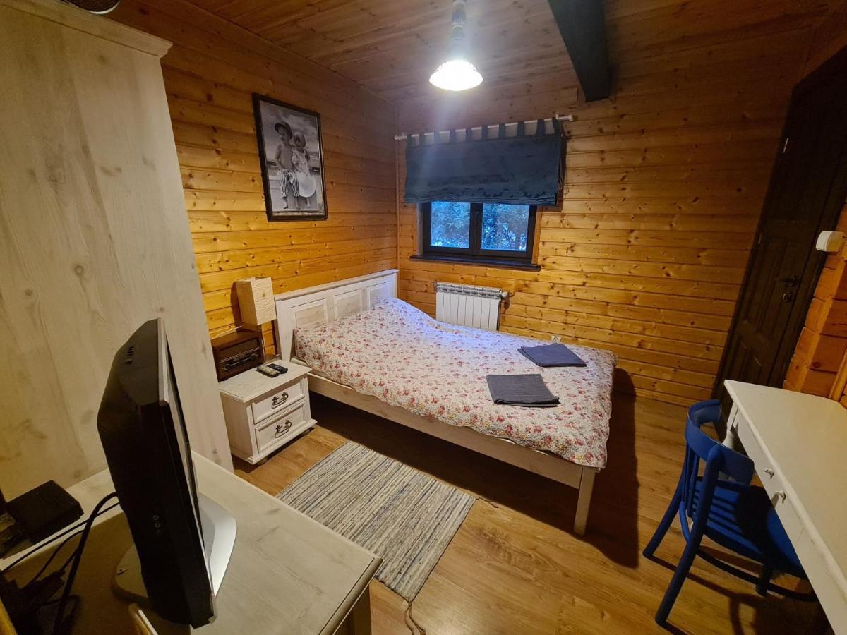 Chata Starych Znajomych Sanok Exterior foto