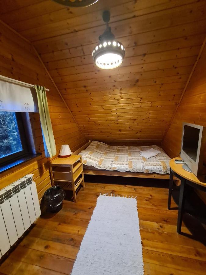 Chata Starych Znajomych Sanok Exterior foto
